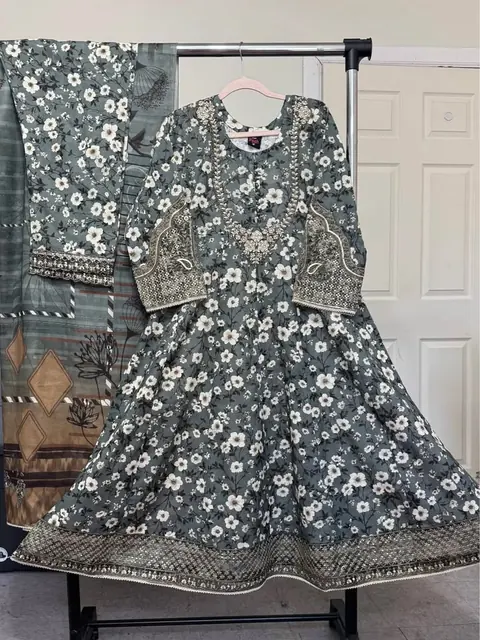 Doria Lawn Maxi Dress with Embroidered Motif, photo 3
